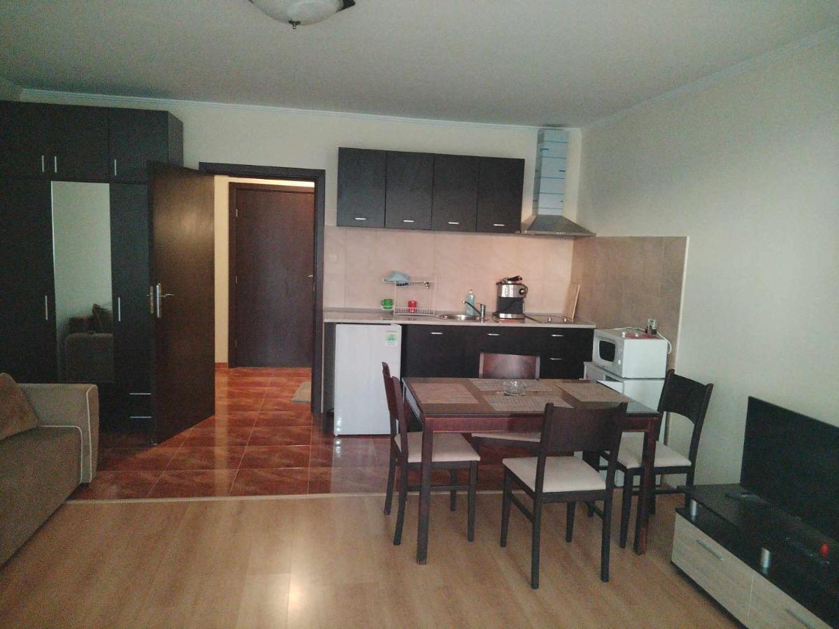 Тайната Квартира - The Secret Apartment ปอมโปโรโว ภายนอก รูปภาพ